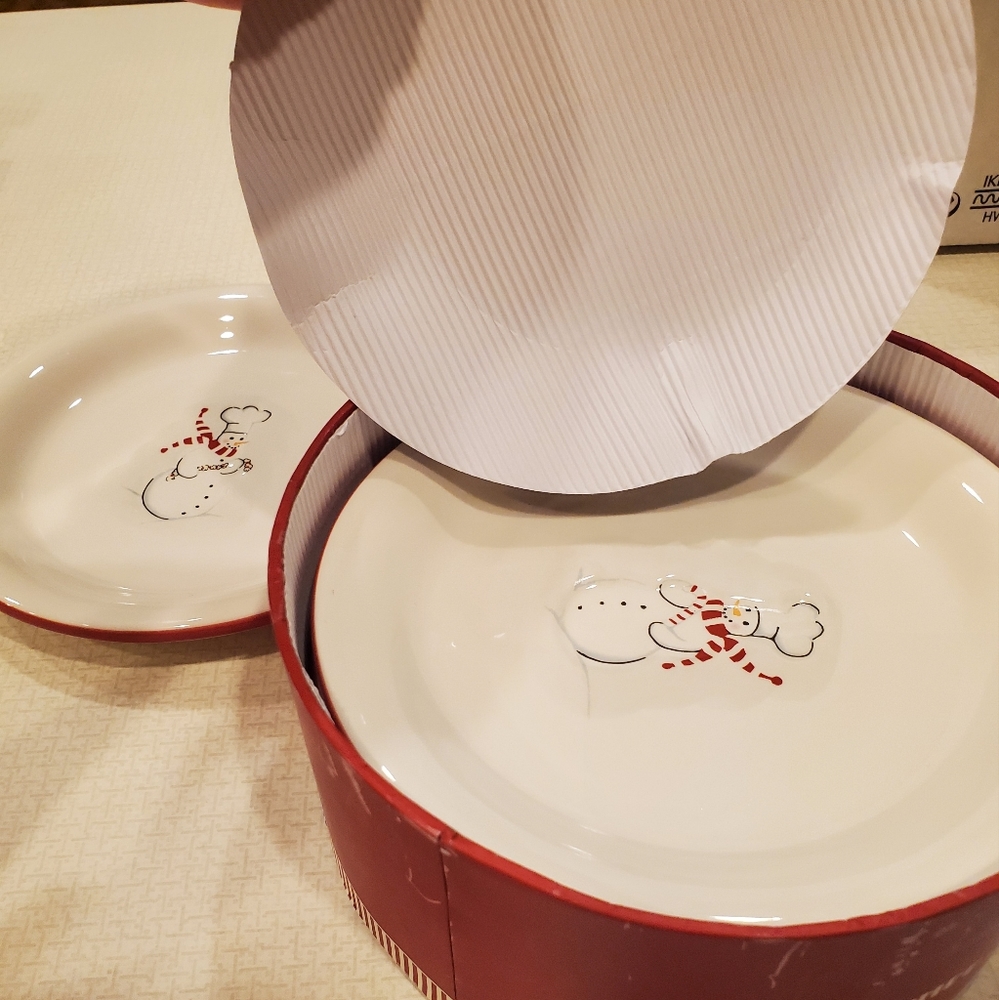 NIB Williams Sonoma Snowman Chef Appetizer / Dessert Plates In Box ⛄️